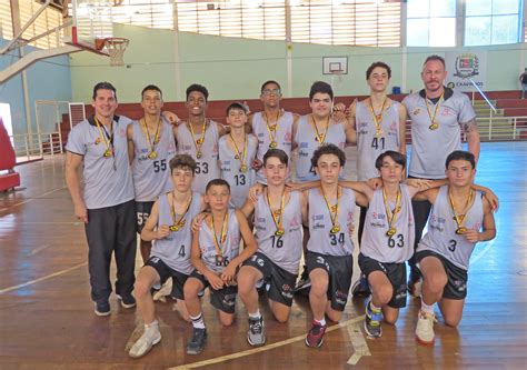 Basquete de Cravinhos fica a terceira colocação na categoria Sub 14