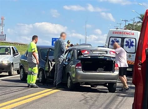 Rodovia Santos Dumont Registra Dois Acidentes Feridos Neste S Bado