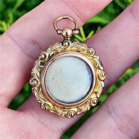 Double sided locket