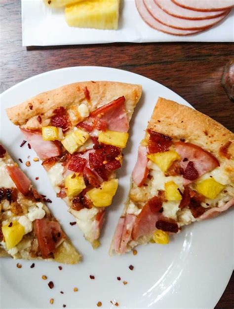 Hawaiian Pizza Recipe With Pineapple And Ham On The Go Bites Pinapple Ham Pineapple Pizza