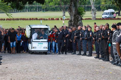 PM atingido na cabeça durante operação na Zona Norte é enterrado em