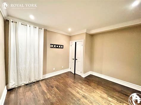 1-20 Charlton Avenue West, Hamilton, Ontario L8P 2B9 - Royal York