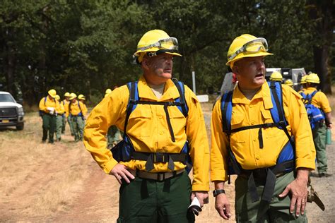 Oregon Air and Army Guard members fighting fires in joint teams ...