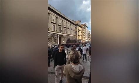 Napoli diretta scontri tifosi dell Eintracht in centro città LIVE