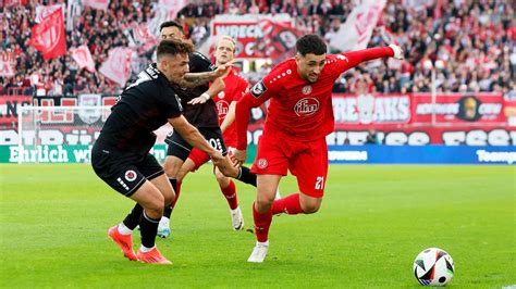 Leihe Bis Saisonende Essen Gibt Berisha An Freiberg Ab Kicker