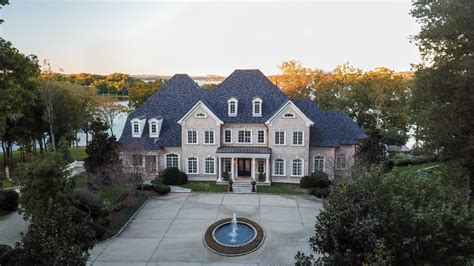 Celebrity Homes: Kelly Clarkson - GAZELLE MAGAZINE