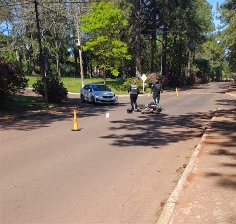 Un Herido Grave Tras Un Choque Entre Y Auto Y Una Moto En De Mayo