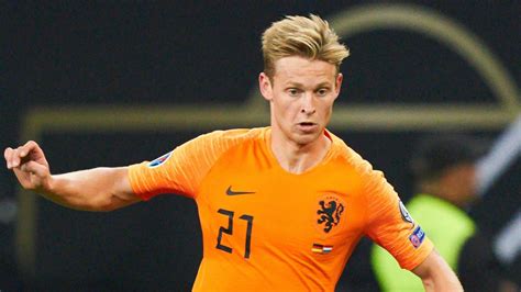 Frenkie De Jong Transfer Expert Reveals Man Utd Thoughts On Late