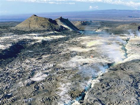 Earthquake Hits During Hawaiis Mauna Loa Volcano Unrest The