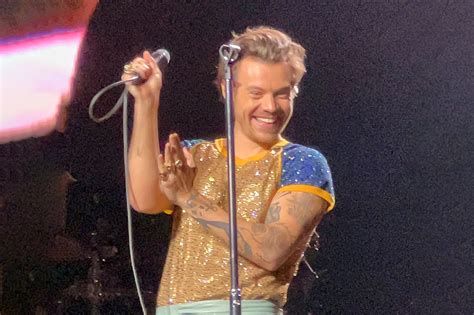 Harry Styles Goes Retro In Love On Tour Concert In Ph Abs Cbn News