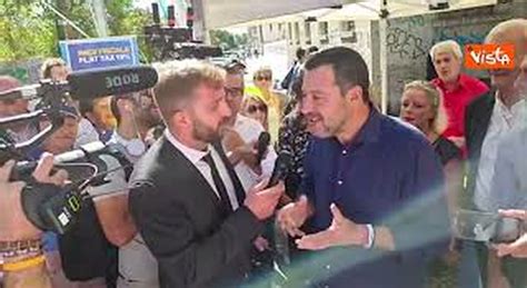 Salvini Non Canta Bella Ciao E Dice Viva La Pausini Poi Intona La