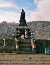 Pura Luhur Poten Di Lautan Pasir Gunung Bromo Kompasiana