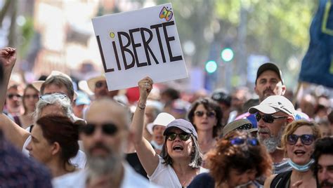 Pass Sanitaire Près De 215 000 Personnes Défilent Partout En France Ici