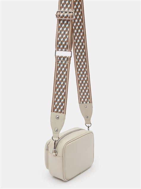 Torebka crossbody z szerokim paskiem Kolor beżowy MOHITO 8258W 02X