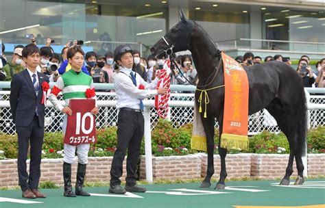 【京都大賞典】2番人気ヴェラアズールが重賞初v 競馬・レース デイリースポーツ Online