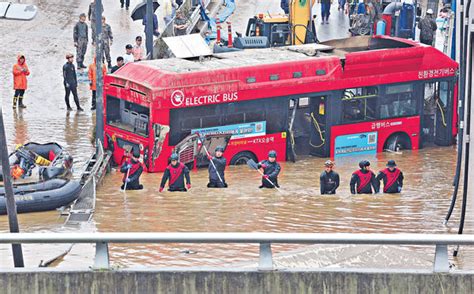 南韓暴雨持續 37死10失蹤 洪水淹清州行車隧道 困15車9人亡 晴報 中國國際 國際 D230717