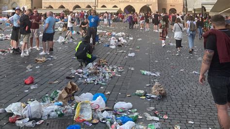 Praha D N Zahrani N Ch Fanou K Se Na M St Projevilo Cnn Prima News