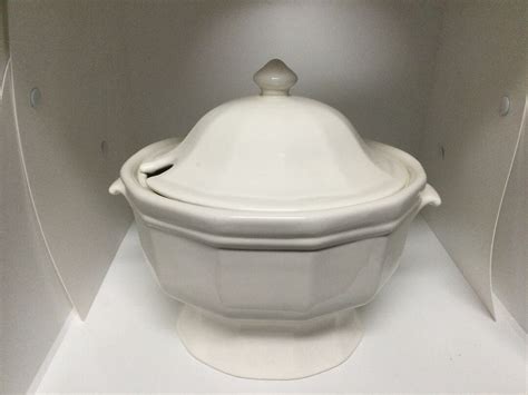 Vintage Pfaltzgraff Lidded Soup Tureen White Heritage Pattern Sided