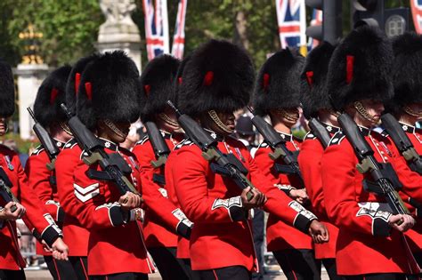 R Unido Tres Militares Brit Nicos Se Desmayan Por El Calor Durante