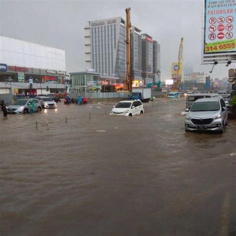 Hujan Sejak Pagi Sebagian Jakarta Dilanda Banjir Lagi Bbc News