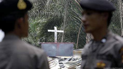 Konflik Agama Di Aceh Gereja Dibakar Dw