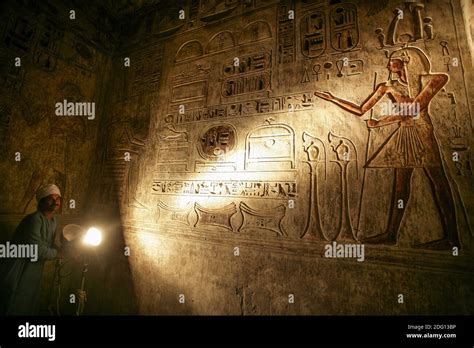 Medinet Habu Temple Egypt Stock Photo Alamy
