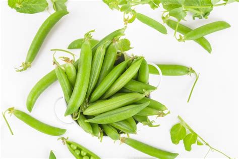 Premium Photo Fresh Organic Raw Green Peas Pods In A Bowl With Peas