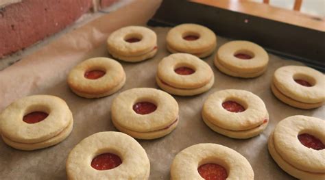 Strawberries And Cream Jammy Dodgers The Mindfulness Kitchen