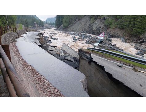 Dopo L Alluvione Inizia La Conta Dei Danni Cogne Ancora Isolata