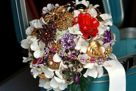 brooch bridal bouquets vintage wedding ideas red gold purple