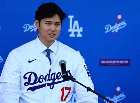 大谷翔平に左翼プラン ドジャース世界一へロバーツ監督仰天プラン披露 右肘の回復次第で― スポニチ Sponichi Annex 野球