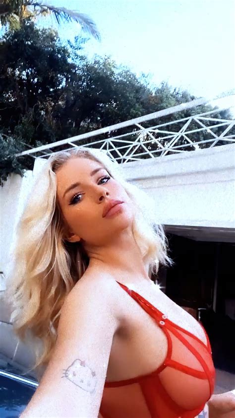 Lottie Moss Flashes Her Nude Tits 15 Pics Video FappeningHD