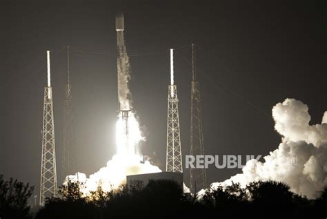 Roket SpaceX Falcon 9 Luncurkan Muatan Terberatnya Ke Orbit Rendah Bumi