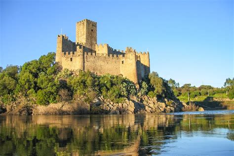 Visitar O Castelo De Almourol No Rio Tejo