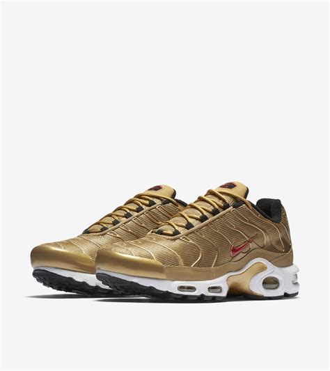 Nike Air Max Plus 'Metallic Gold' Release Date. Nike SNKRS