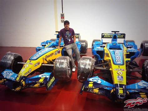 Fernando Alonso Con Sus Dos Coches Campeones F1 Al Día