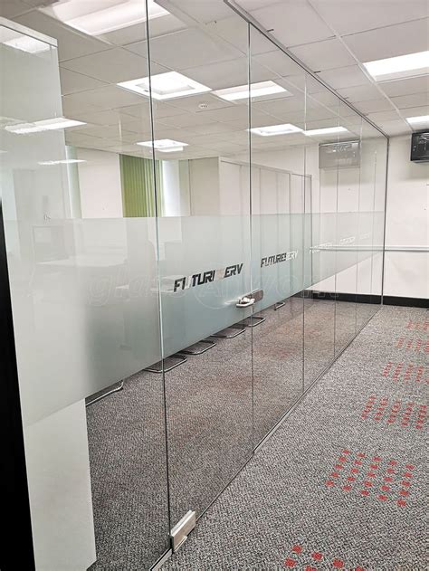 Toughened Glass Partition Office Divider For FUTURESERV Ltd In Central