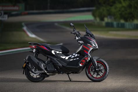 Aprilia Sr Gt Replica Debutta Il Nuovo Scooter Urban Adventure Foto