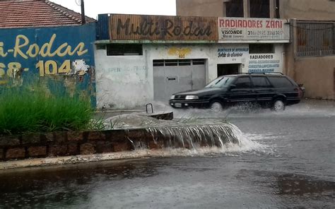 Fotos Chuva Causa Pontos De Alagamento Em S O Carlos Sp Fotos Em