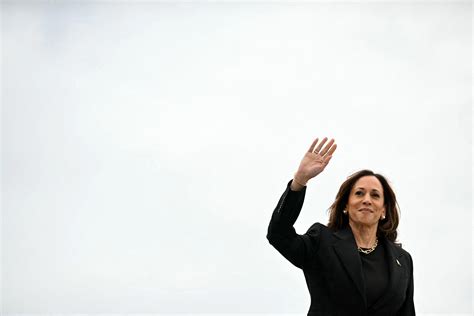 Harris heads to southern border in Arizona — where she's losing ground