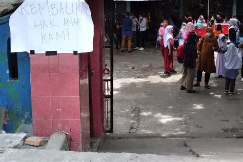 Viral Pintu Gerbang Sdn Pondok Cina 1 Tertutup Proyek Trotoar Begini