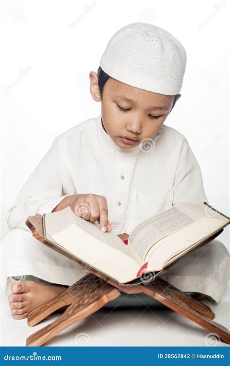 Reading The Quran Stock Photography Image 28562842