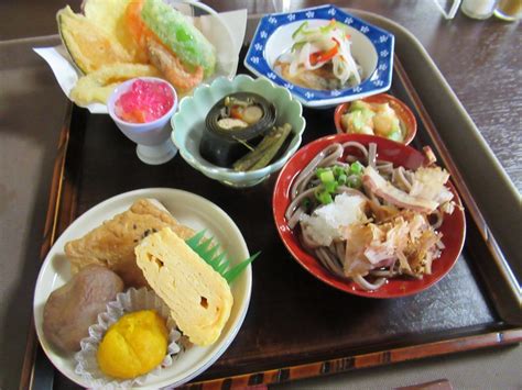 「旬菜食祭お食事処 花月楼」 福井県勝山市 涙滴型宇宙艇