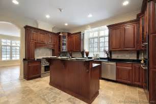 Traditional Kitchen Cabinets - Photos & Design Ideas