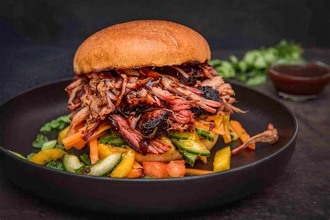 Pulled Pork Burger Mit Einem Frischen Mango Salat Bbqrules De