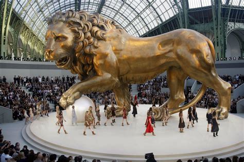 Défilés Chanel au Grand Palais retour sur les décors grandioses