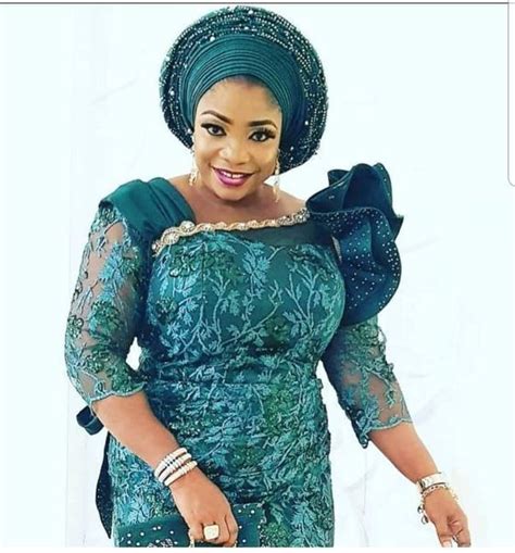 Best Ankara Styles And Dresses 2019 Lovely Christmas New Year Asoebi