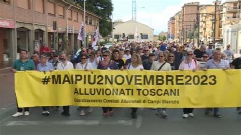 Alluvione Il Corteo Dei Comitati Dei Cittadini