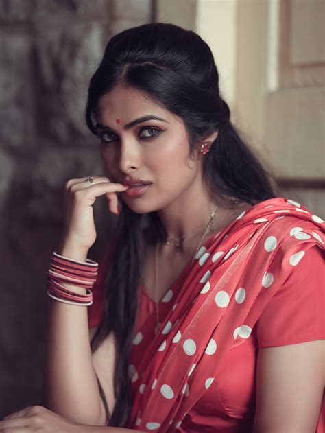 Divi Vadthya Latest Hot Photoshoot In Saree TeluguBulletin
