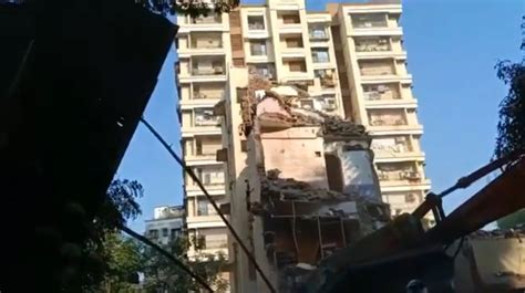 मुंबई बोरीवली में इमारत गिरी Building Collapses Borivali